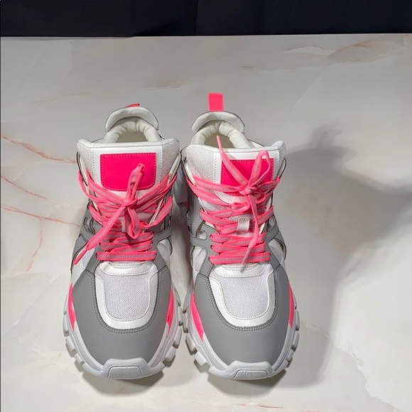 Sneakers - Picture 2 of 7